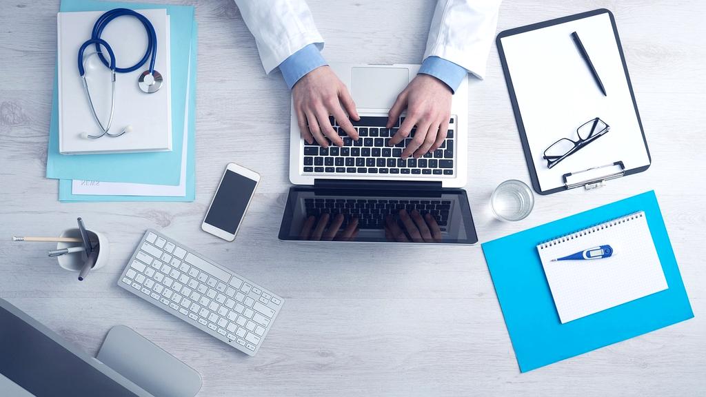 Efficient kitchen drawer organization with labeled compartments