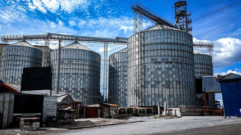 Smart modular storage system with integrated sensors